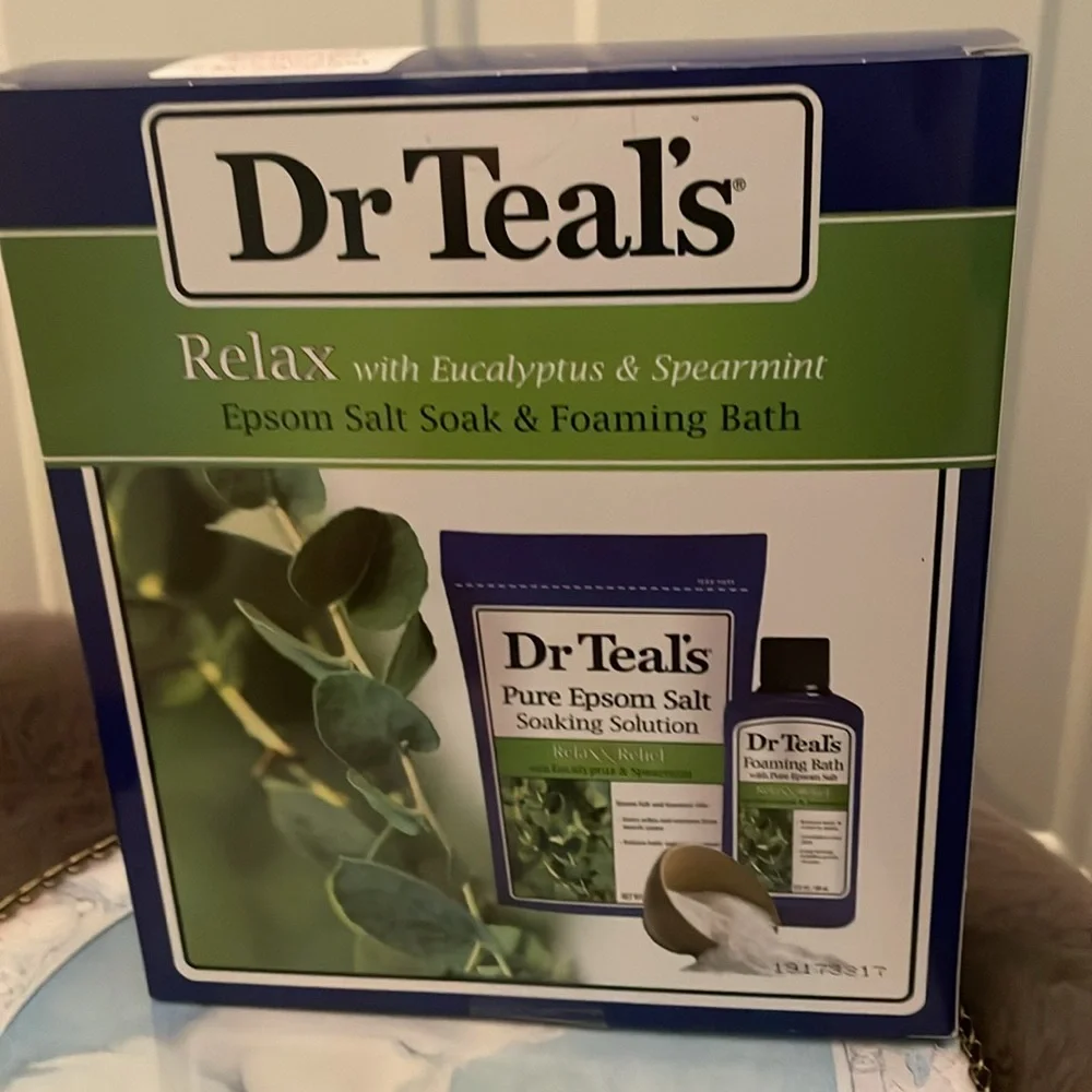 Epsom Salt Soak & Foaming Bath Set - Lavender and Eucalyptus - Picture 5 of 5